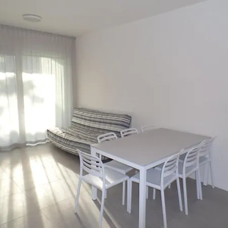 Bright Two-room Flat In A With Pool شقة *