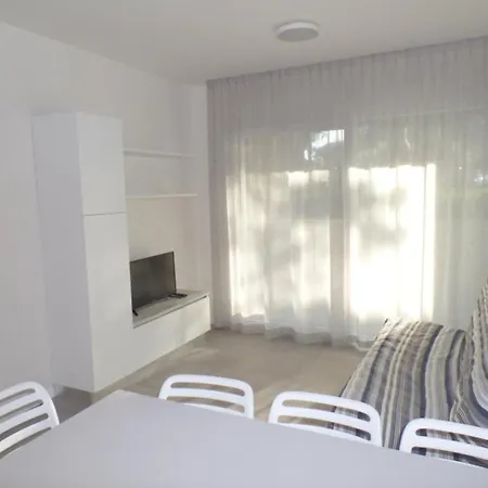 Bright Two-room Flat In A With Pool شقة