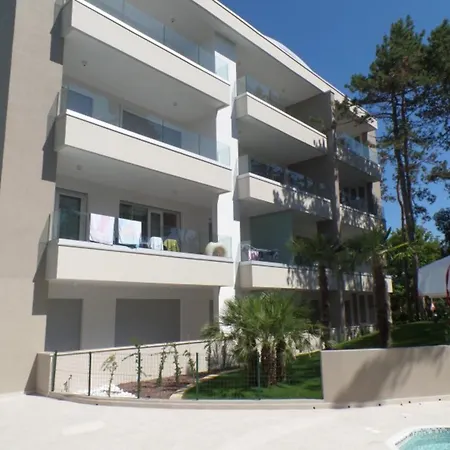Bright Two-room Flat In A With Pool شقة *
