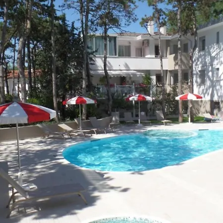 Bright Two-room Flat In A With Pool شقة