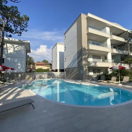 Bright Two-room Flat In A With Pool بيبيوني